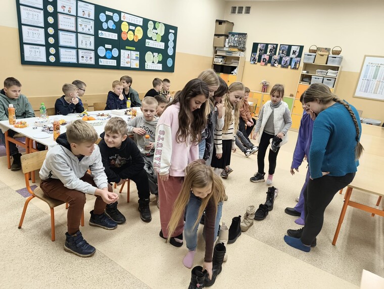 Wróżby, zabawa i słodkości – Andrzejki 3a.