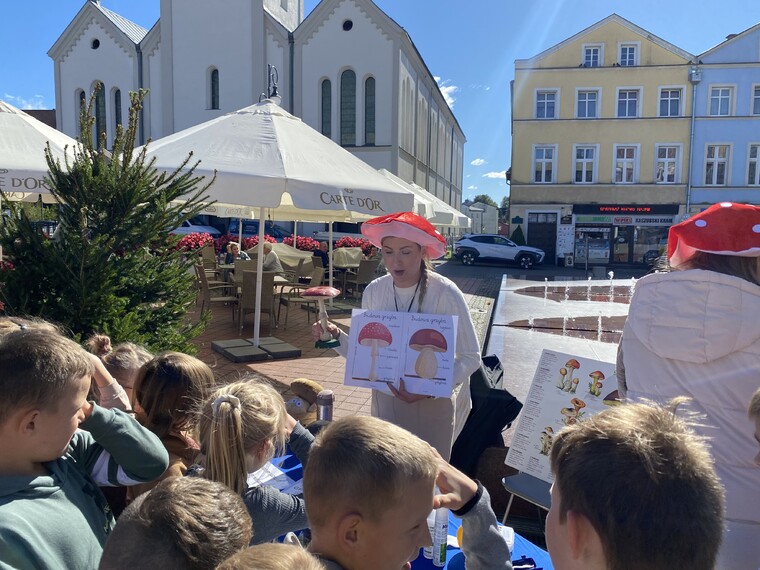 Wyjście klasy 2b na wystawę grzybów