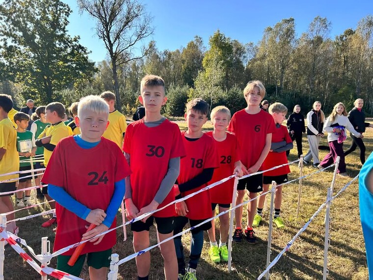 Powiatowe biegi sztafetowe przełajowe – Igrzyska Dzieci i Igrzyska Młodzieży Szkolnej!