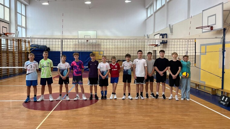 Szkolne rozgrywki w piłkę siatkową klas 6–8!