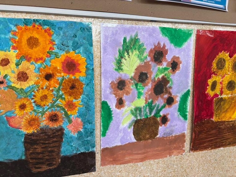 „Słoneczniki Vincenta, moimi oczami” – wystawa prac uczniów klas 7a i 7b