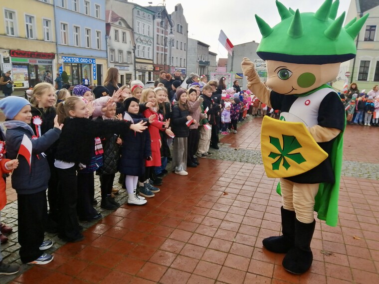 Radość i patriotyzm na bytowskim rynku! 