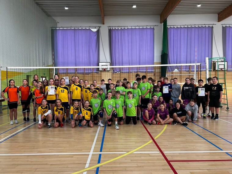 Sukcesy naszych uczniów w zawodach mini siatkówki – Igrzyska Dzieci.